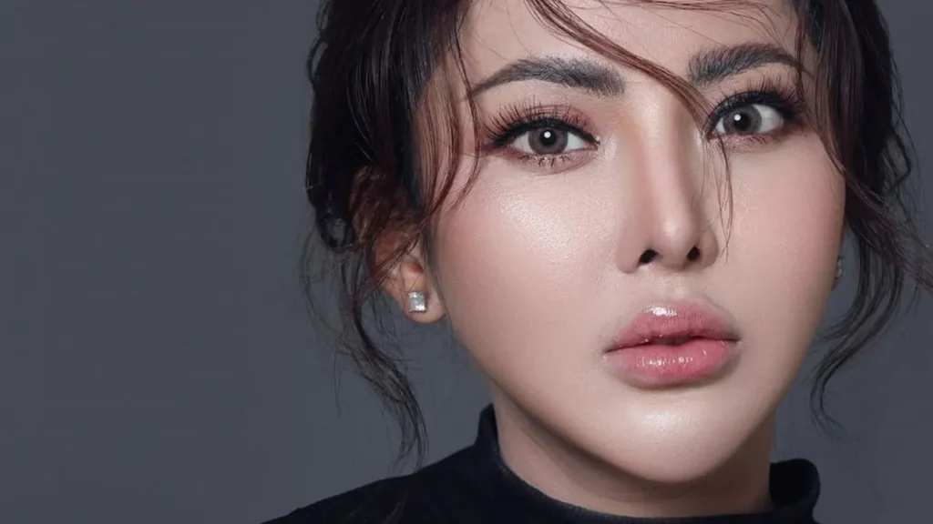 Ayu Aulia, Sosok yang Tak Pernah Pudar dari Sorotan