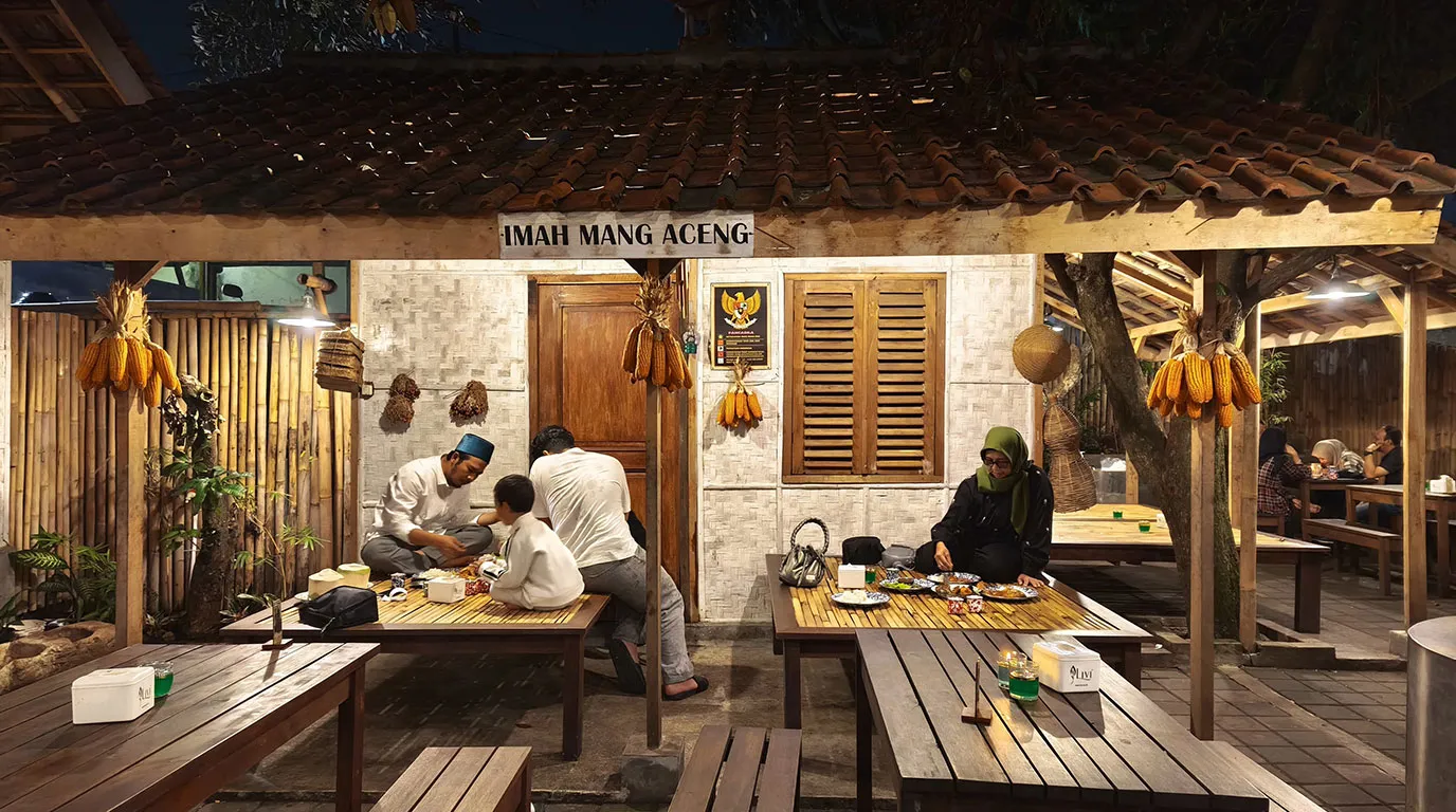 Dumuk Bareto, Sensasi Kuliner Sunda Otentik & Nostalgia Zaman Baheula Ruang Kosong Featured Image