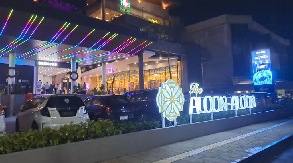 The aloon aloon Magelang night view Ruang Kosong